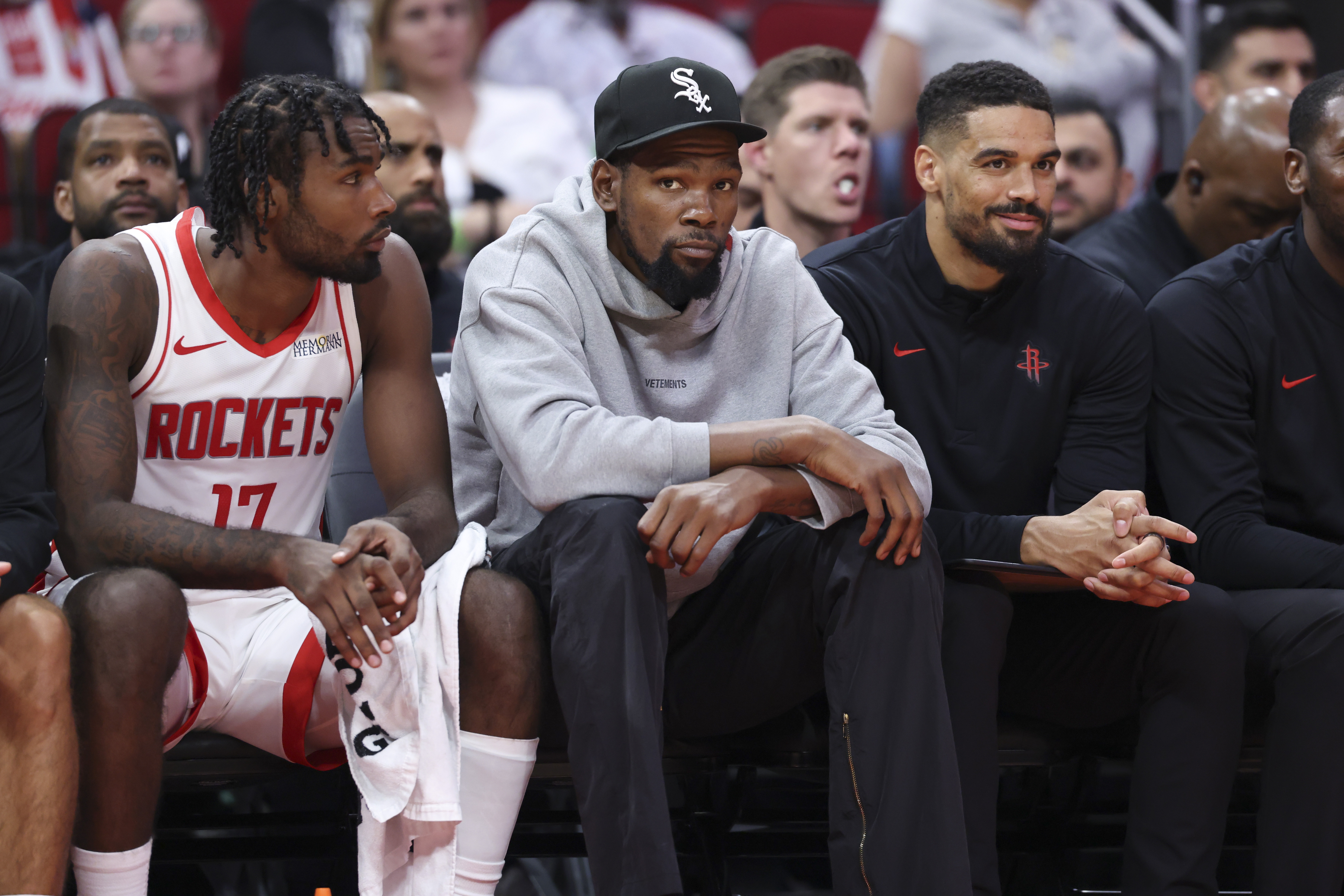 NBA直播热讯：火箭续约遇难题：伊森出手少成心结，未来何去何从？